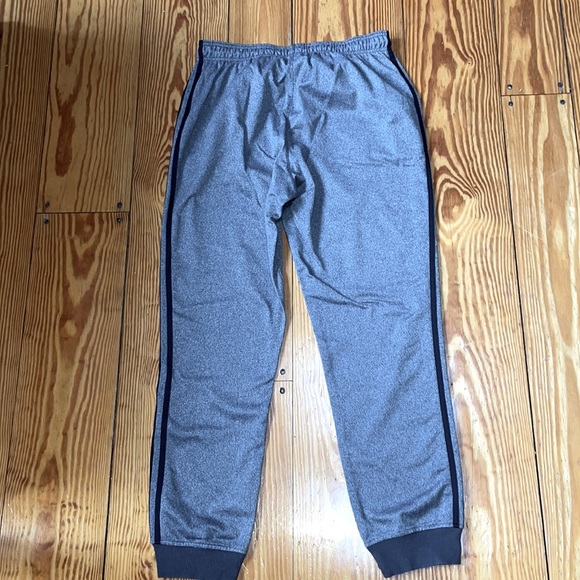 ADIDAS Men’s Sweatpants in EUC - Picture 8 of 10